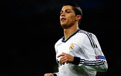 博鱼电竞热评-佐默零封庆祝与后卫击掌