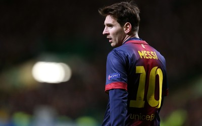 博鱼电竞播报-托马斯抢断后自己带球推进